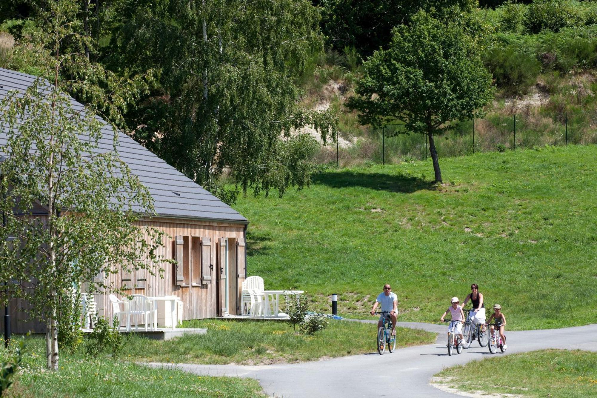 Vacanceole - Residence Le Domaine Du Bosquet Égletons エクステリア 写真